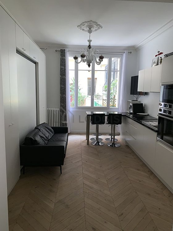 Very quiet living room furnished with tv, dvd player, 1 armchair(s), 1 chair(s)