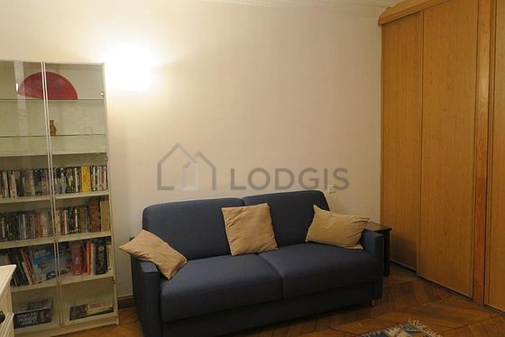 Chambre très calme pour 3 personnes équipée de 1 lit(s) de 90cm, 1 canapé(s) lit(s) de 140cm