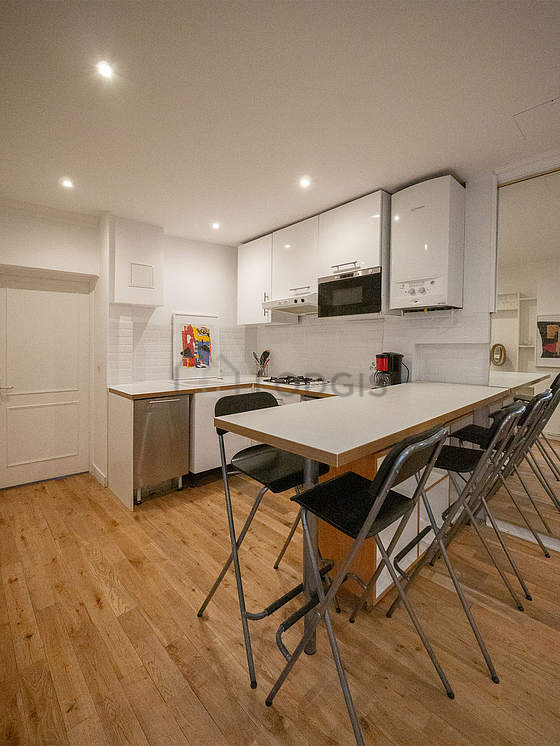 Kitchen where you can have dinner for 4 person(s) equipped with dishwasher, hob, refrigerator, freezer
