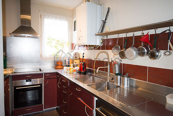 Belle cuisine de 6m² avec du carrelage au sol