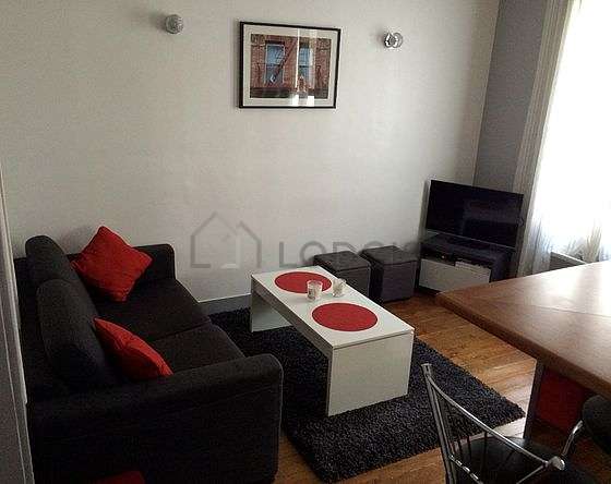 Very quiet living room furnished with tv, 1 chair(s)