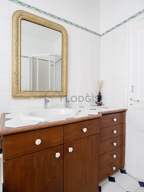 Pleasant and very bright bathroom with tile floor