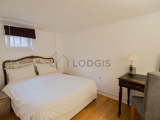 Chambre avec fenêtres double vitrage