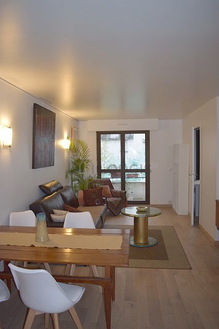 Living room furnished with 1 chair(s)