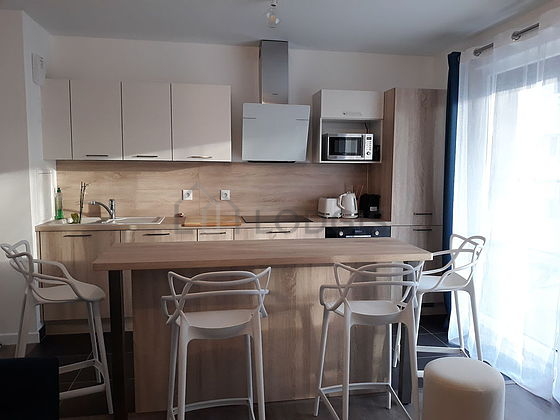 Magnifique cuisine avec du parquet au sol