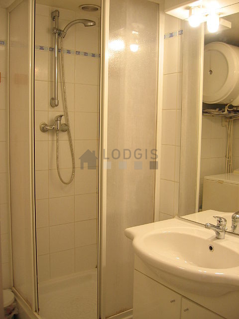 Beautiful bathroom with tile floor