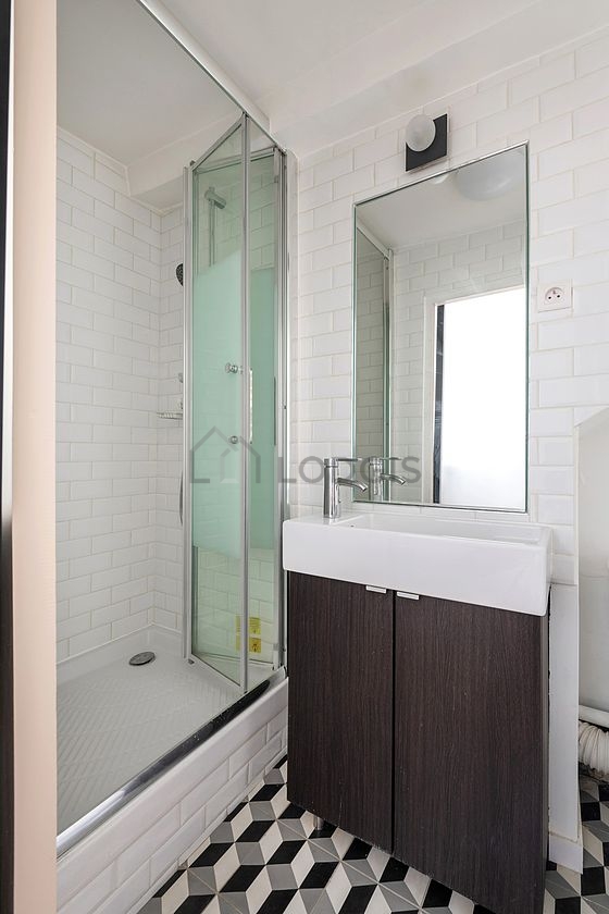 Pleasant bathroom with tile floor