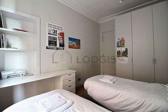 Very quiet bedroom for 2 persons equipped with 2 bed(s) of 90cm