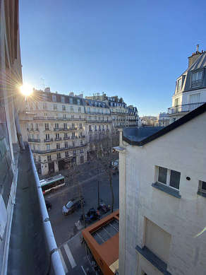 Beau séjour lumineux d'un appartementà Paris