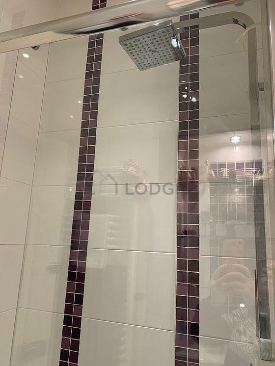 Bathroom equipped with bath towels
