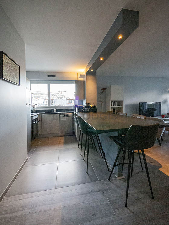 Cuisine dînatoire pour 4 personne(s) équipée de lave vaisselle, plaques de cuisson, réfrigerateur, hotte