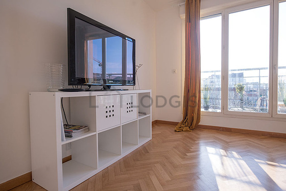 Beau séjour très calme et très lumineux d'un appartement à Paris