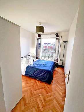 Chambre de 10m² avec du parquetau sol