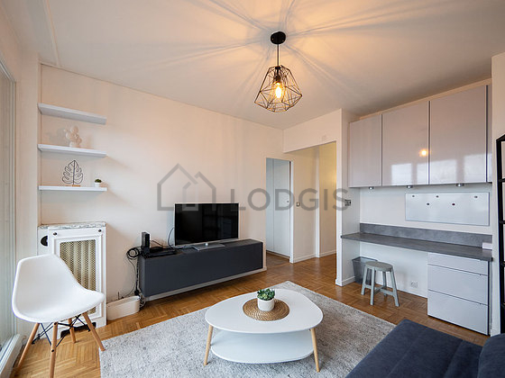Salon de 11m² avec du parquet au sol