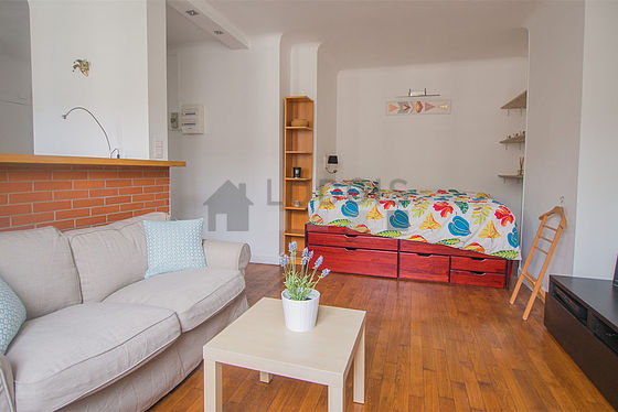Living room with double-glazed windows facing the garden
