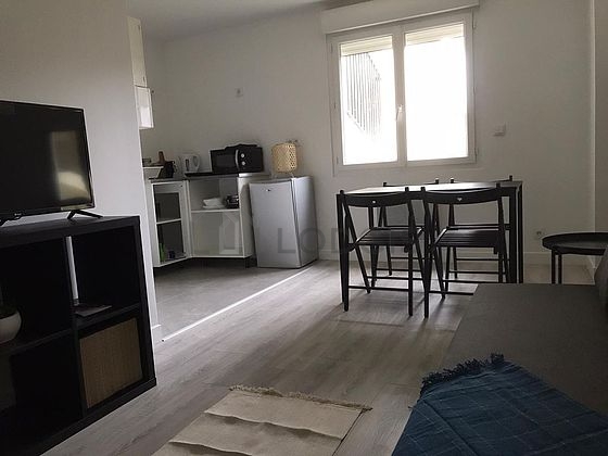 Cuisine avec du parquet au sol