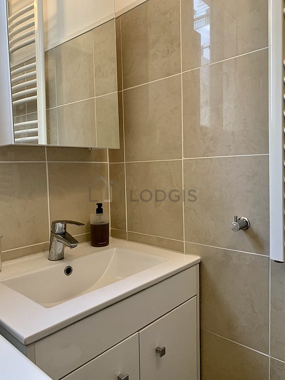 Bathroom equipped with washing machine, dryer, bath towels