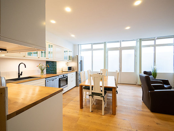Cuisine dînatoire pour 6 personne(s) équipée de lave linge, réfrigerateur, vaisselle