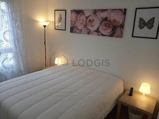 Chambre avec fenêtres
