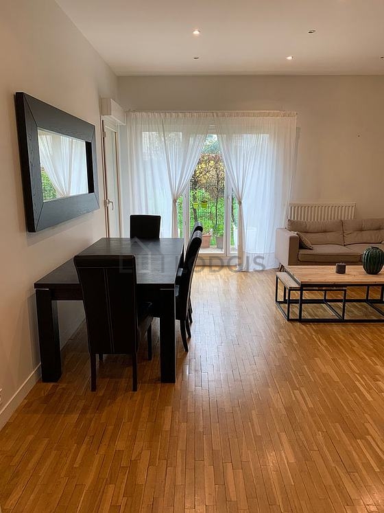 Magnifique séjour très calme et lumineux d'un appartement à Paris
