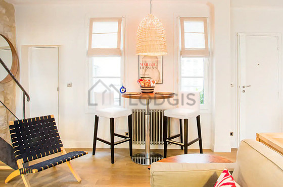 Great, very quiet and very bright sitting room of an apartment in Paris