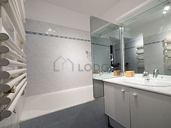 Apartment Issy-Les-Moulineaux - Bathroom