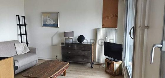 Séjour avec fenêtres double vitrage