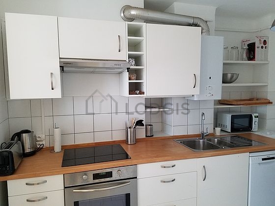 Cusine lumineuse avec fenêtres