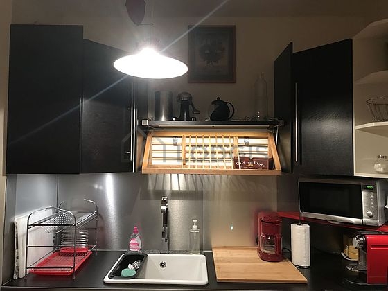 Cuisine équipée de vaisselle