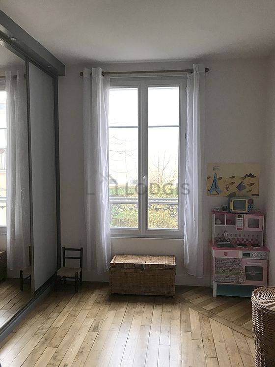Chambre de 11m² avec du parquet au sol