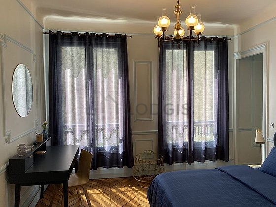 Bedroom equipped with tv, 1 armchair(s), 1 chair(s)