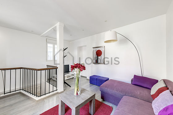 Salon de 10m² avec du parquet au sol