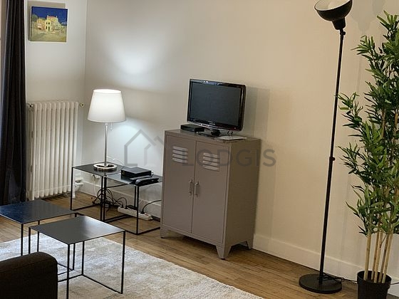 Salon de 9m² avec du parquet au sol