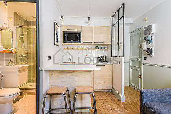 Kitchen where you can have dinner for 2 person(s) equipped with washing machine, refrigerator, extractor hood