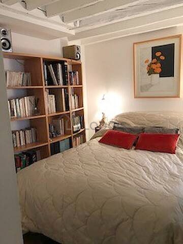 Chambre de 7m² avec du parquet au sol