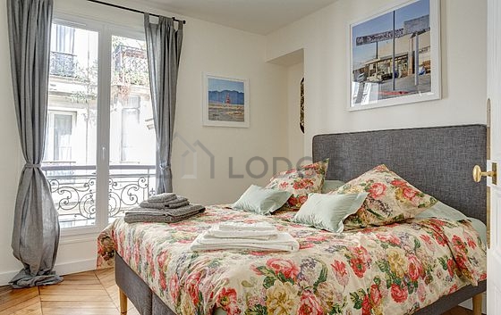 Chambre de 12m² avec du parquet au sol