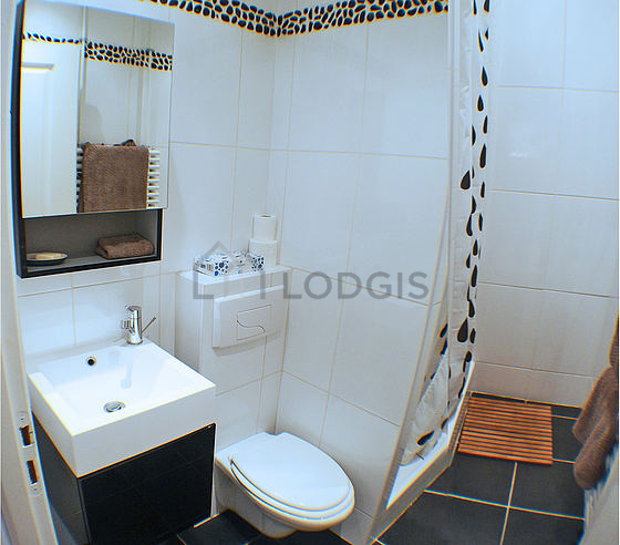 Beautiful and bright bathroom with tile floor