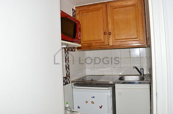 Kitchen of 2m² with wooden floor