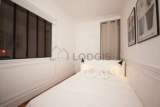 Very quiet bedroom for 2 persons equipped with 1 bed(s) of 140cm