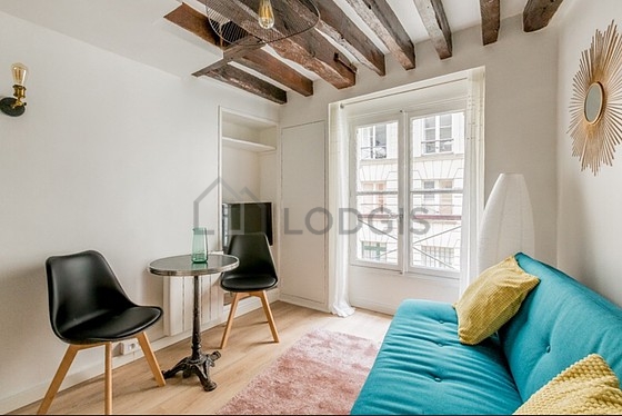 Living room of 11m² with wooden floor