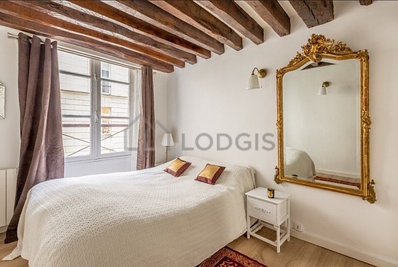 Chambre de 10m² avec du parquet au sol