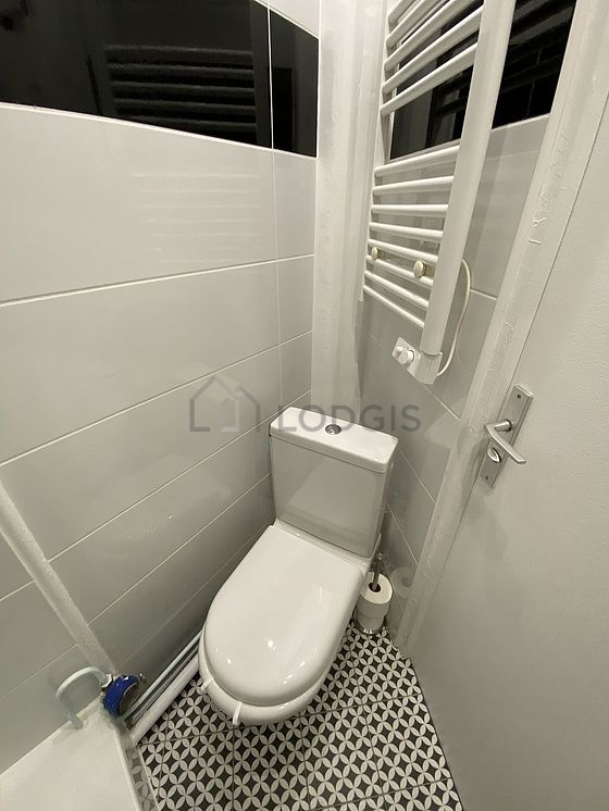 Bathroom equipped with bath towels