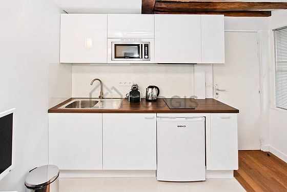Great kitchen with tile floor