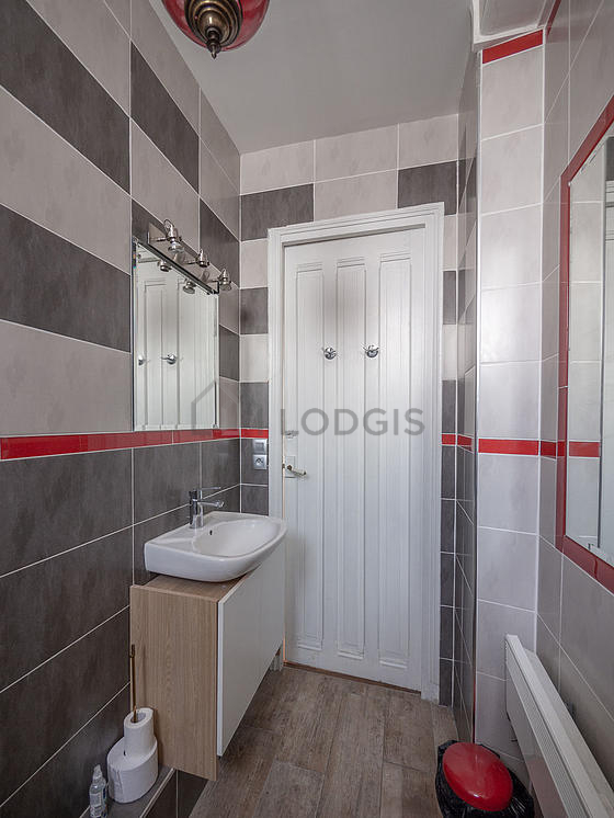 Beautiful and bright bathroom with tile floor