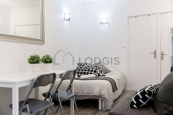 Séjour très calme équipé de 1 lit(s) de 140cm, télé, 1 chaise(s)