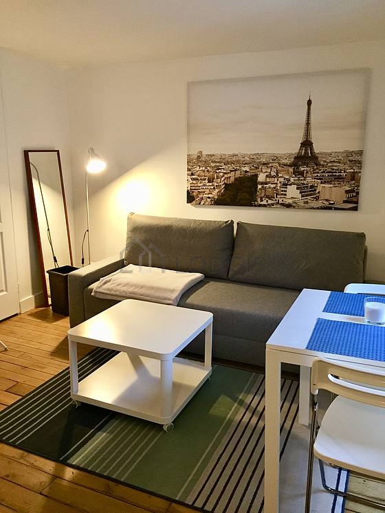 Séjour très calme équipé de 1 canapé(s) lit(s) de 160cm, télé, penderie, placard