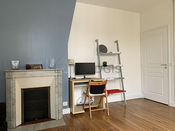 Great, very quiet and very bright sitting room of an apartment in Paris