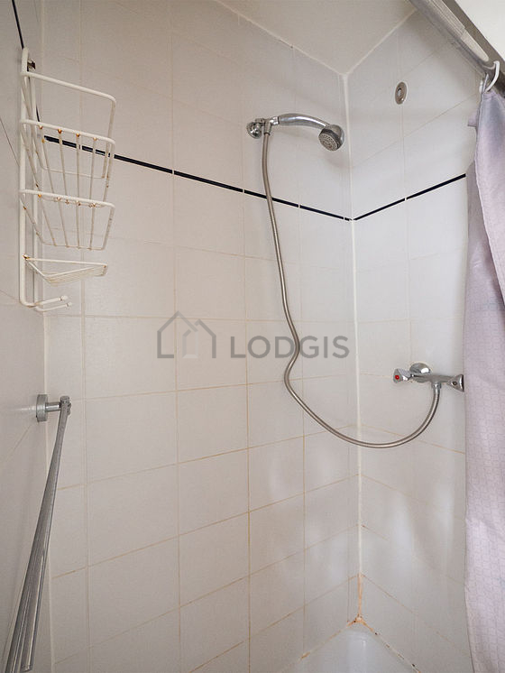 Pleasant and very bright bathroom with tile floor