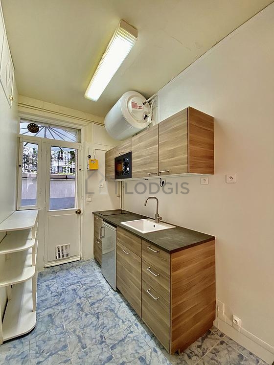 Beautiful kitchen of 2m² with tile floor