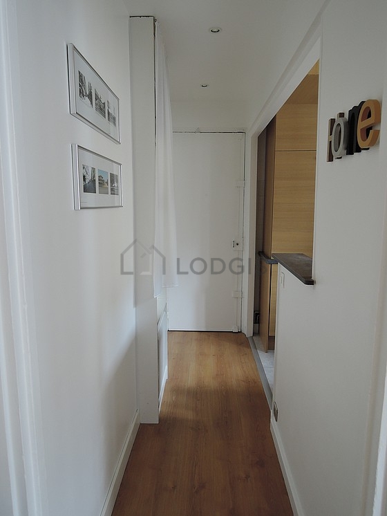 Entrée avec du parquet au sol